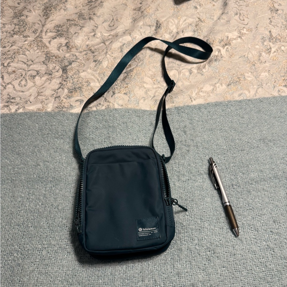 Lululemon Easy Access Crossbody Bag 1.5L